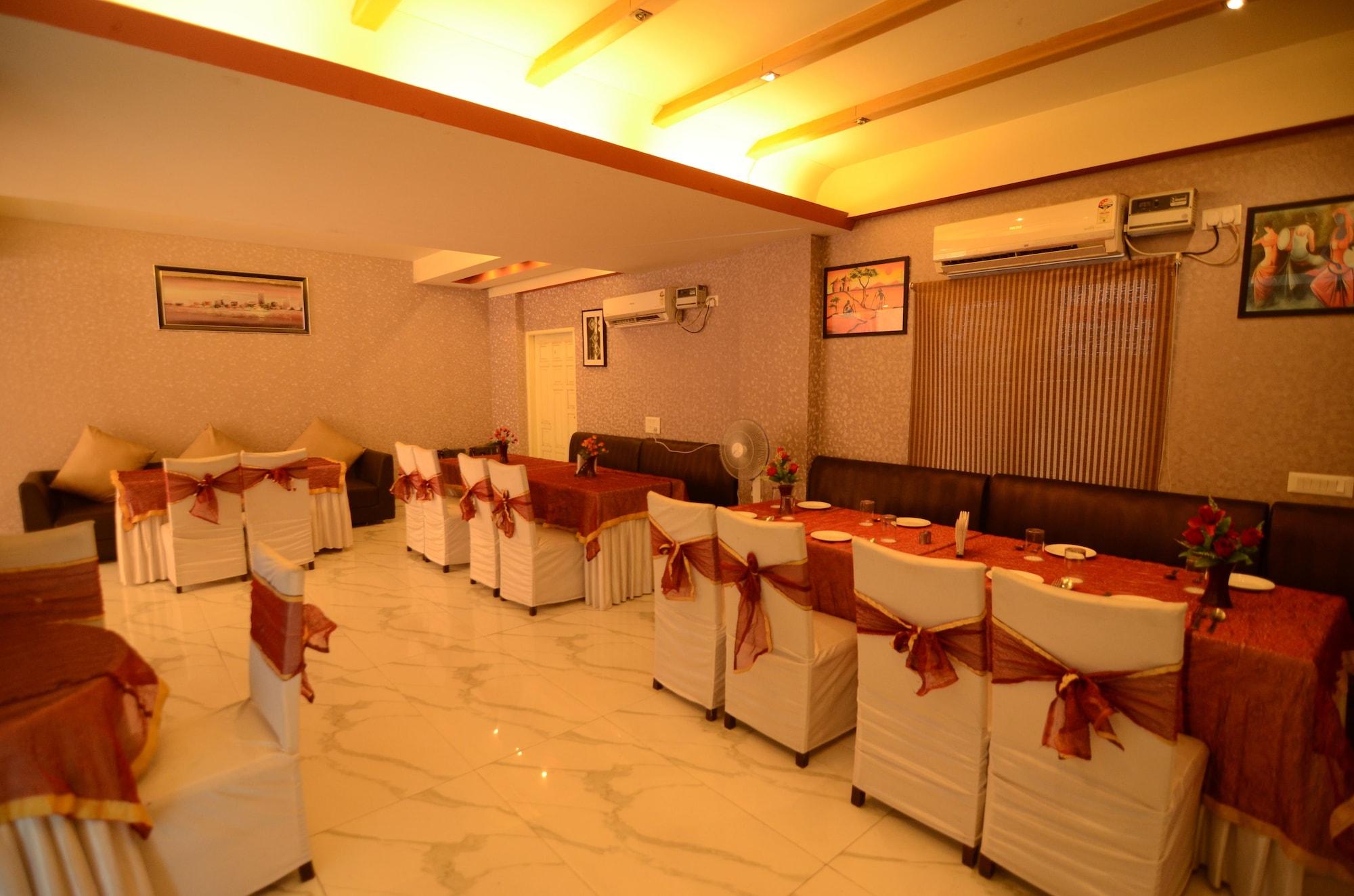 Hotel La Vista Delhi Exterior photo