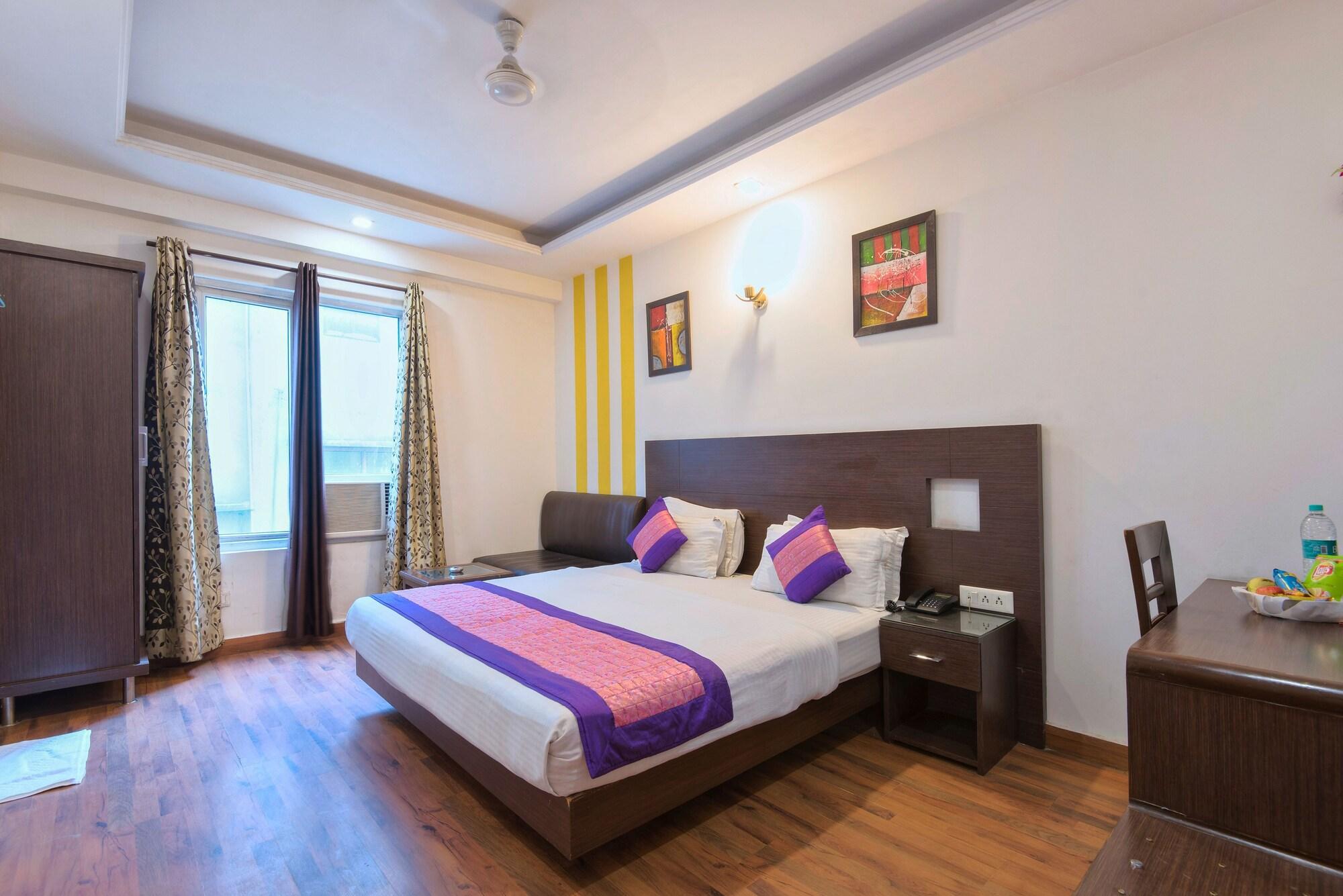 Hotel La Vista Delhi Exterior photo