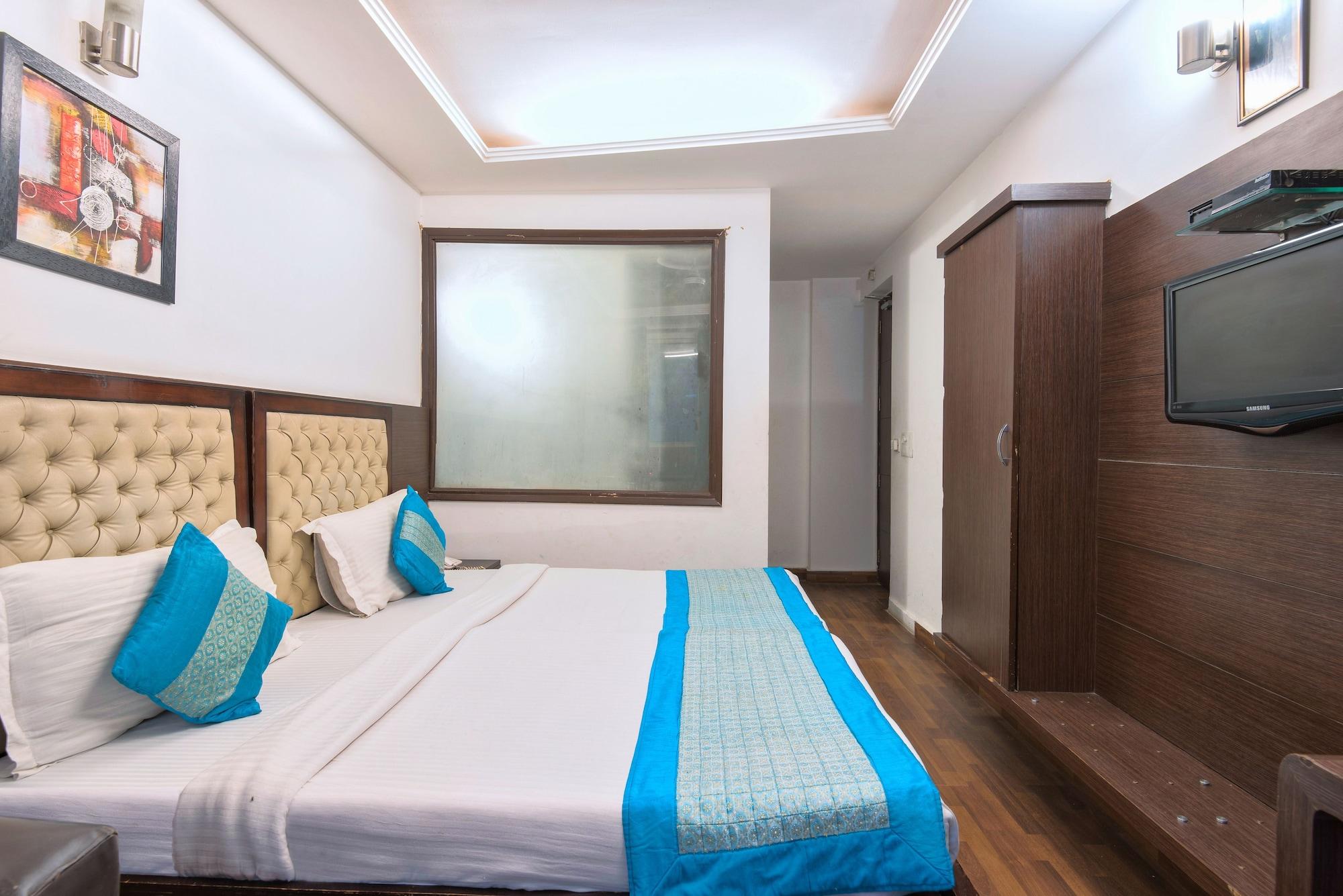 Hotel La Vista Delhi Exterior photo
