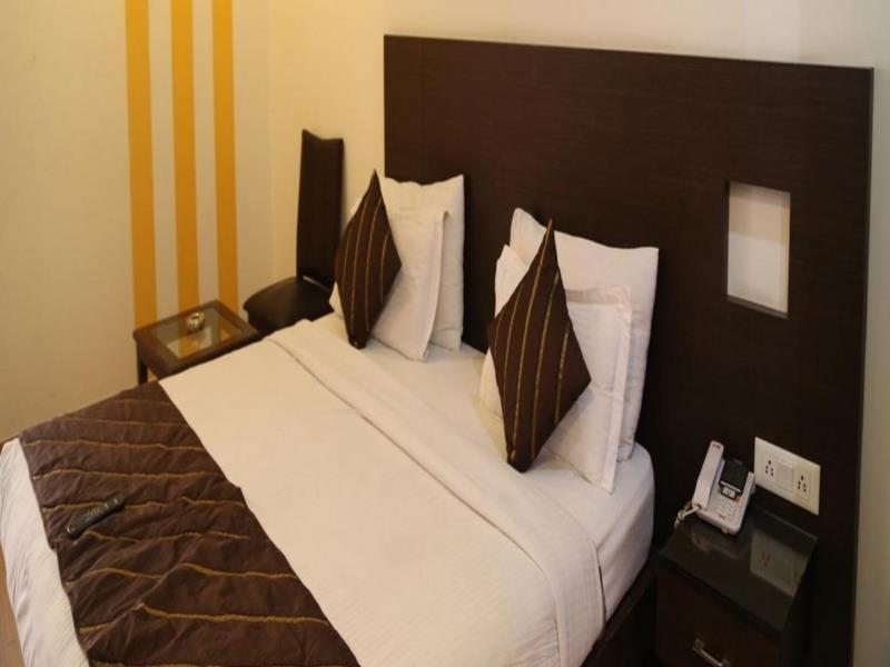 Hotel La Vista Delhi Exterior photo