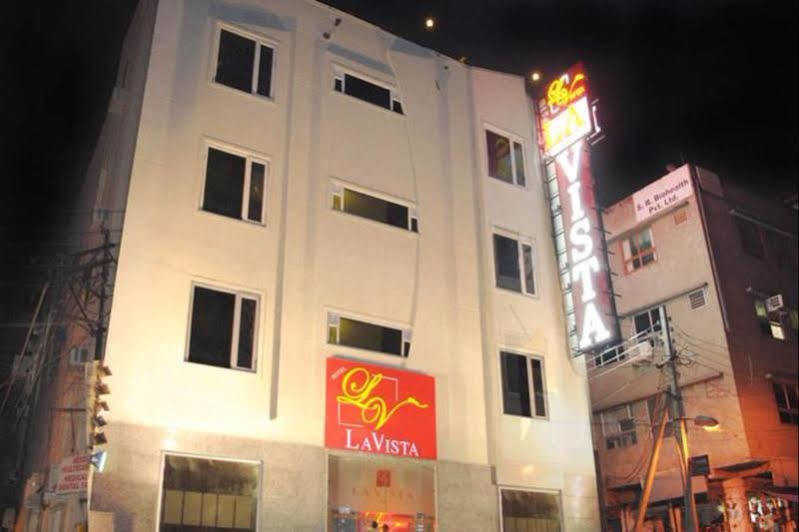 Hotel La Vista Delhi Exterior photo